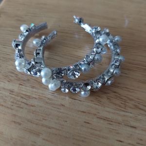 Paparazzi sliver hoops with the Pearls.